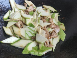 西葫芦炒肉片的做法步调：5