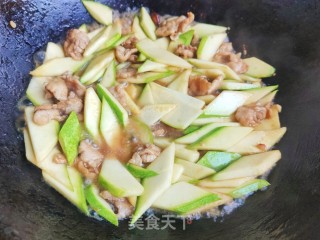 西葫芦炒肉片的做法步调：6