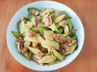 西葫芦炒肉片的做法步调：9