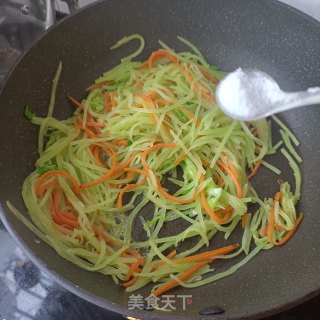 莴苣胡萝卜炒鲍鱼的做法步调：5