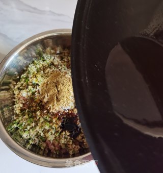糯米喷鼻菇肉馅丸子的做法步调：6