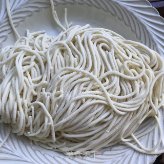 麻酱凉里的做法步调：1