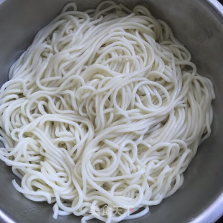 麻酱凉里的做法步调：2