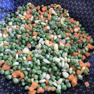 青豆炒虾仁的做法步调：6