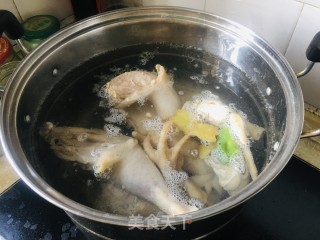 一品浑炖土鸡的做法步调：3