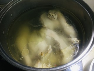 一品浑炖土鸡的做法步调：6