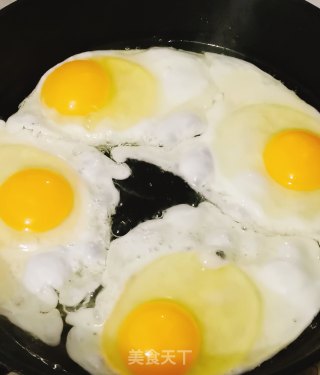 钱袋蛋昂刺鱼汤的做法步调：1
