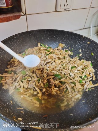 黄花菜炒肉片的做法步调：5