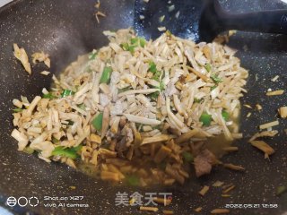黄花菜炒肉片的做法步调：6