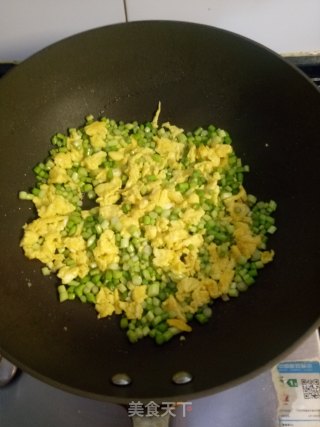 蒜苔鸡蛋炒饭的做法步调：4
