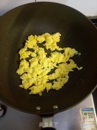 蒜苔鸡蛋炒饭的做法步调：2