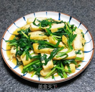 黄皮豆干炒韭菜的做法步调：9