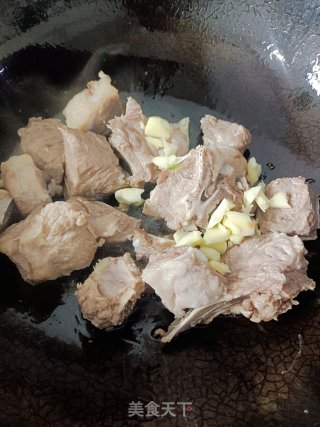 排骨豆角焖里的做法步调：4