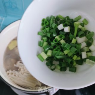 喷鼻菇炖羊肉的做法步调：9