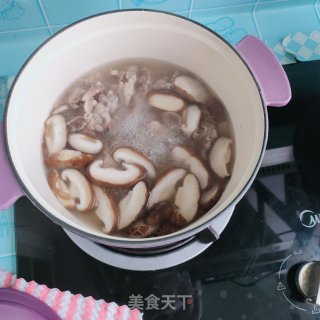 喷鼻菇炖羊肉的做法步调：6