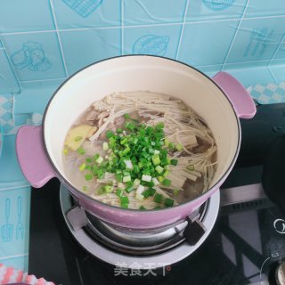 喷鼻菇炖羊肉的做法步调：11