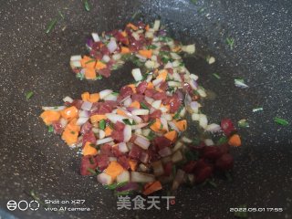 洋葱胡萝卜炒饭的做法步调：2