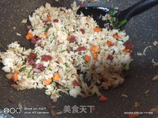 洋葱胡萝卜炒饭的做法步调：5