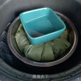 “粽子”网白花死蜜枣粽子的做法步调：23