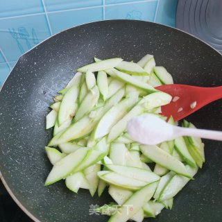 青炒西葫芦的做法步调：9