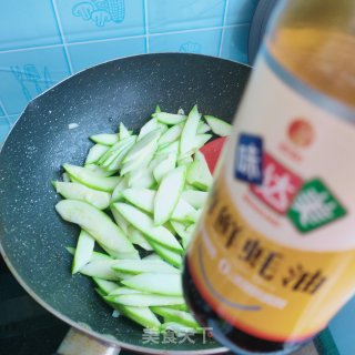 青炒西葫芦的做法步调：8