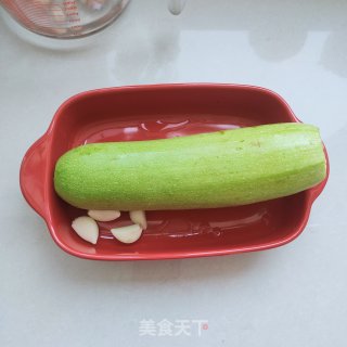 青炒西葫芦的做法步调：1