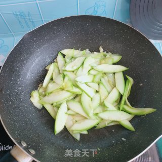 青炒西葫芦的做法步调：10