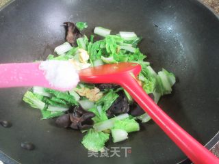 乌木耳鸡蛋炒毛毛菜的做法步调：8