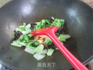 乌木耳鸡蛋炒毛毛菜的做法步调：10