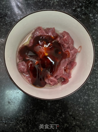 秋笋炒牛肉的做法步调：2