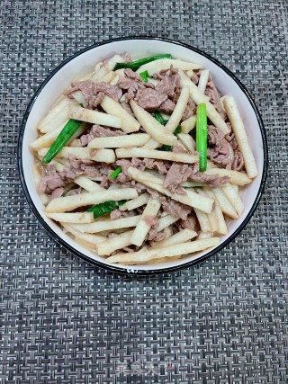 秋笋炒牛肉的做法步调：14