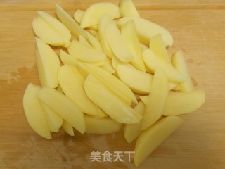 氛围炸锅烤薯角的做法步调：2