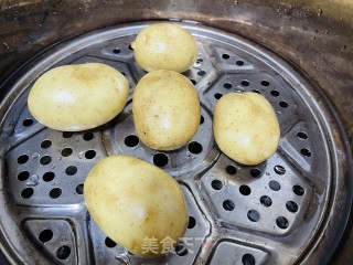 土豆泥沙推的做法步调：1