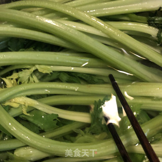 芹菜火饺的做法步调：4