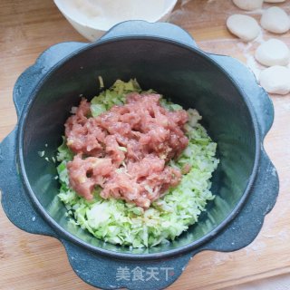 猪肉苦蓝火饺的做法步调：3