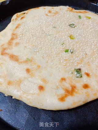 收里葱花饼的做法步调：13