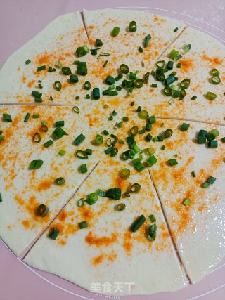 收里葱花饼的做法步调：8