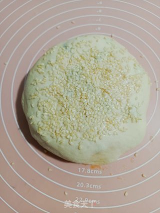 收里葱花饼的做法步调：10