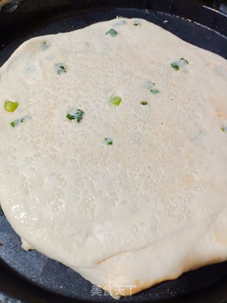 收里葱花饼的做法步调：12