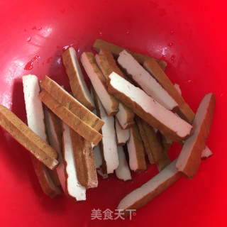 五花肉炒喷鼻干杏鲍菇的做法步调：2
