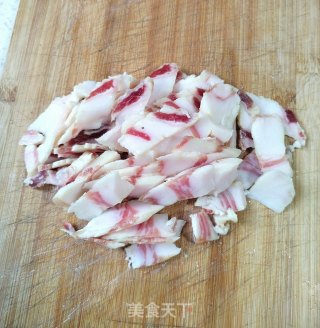 腊肉炒酸芋苗的做法步调：2