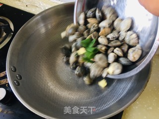 柠檬花蛤的做法步调：4