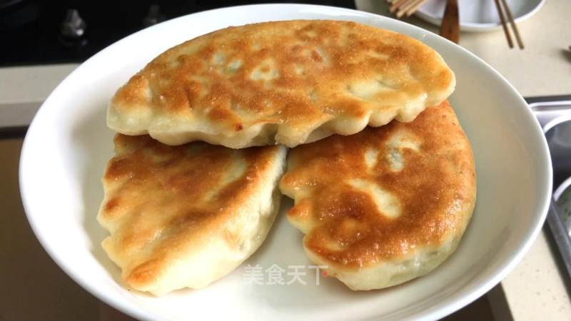 家常韭菜盒子，中壳又坚又喷鼻，内乱馅陈美妙吃。的做法