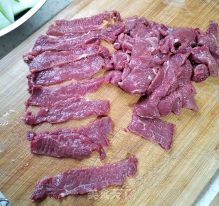 牛肉炒丝瓜的做法步调：2