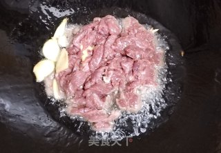 牛肉炒丝瓜的做法步调：5