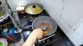 土豆片溜肥肠的做法步调：1