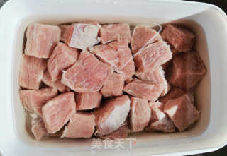 茄子烧牛肉的做法步调：1