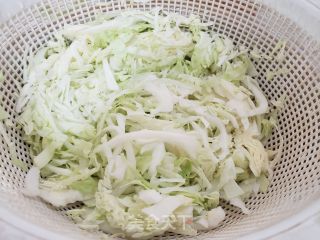 鸡丝圆利剑菜的做法步调：1