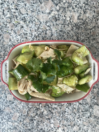 凉拌黄瓜豆皮的做法步调：10