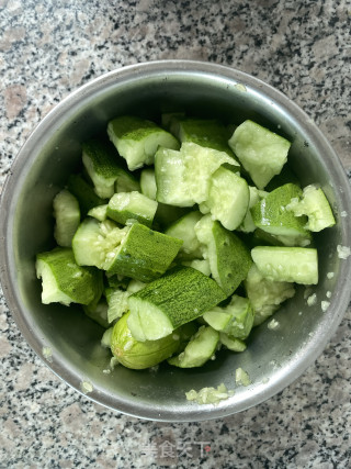 凉拌黄瓜豆皮的做法步调：2